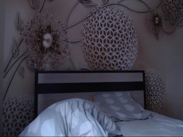 Live sex webcam photo for MeltingJulia #260058071