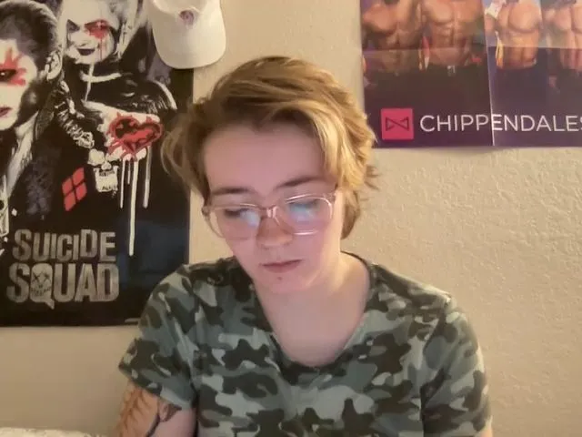 Live sex webcam photo for CandyBurger #252866920