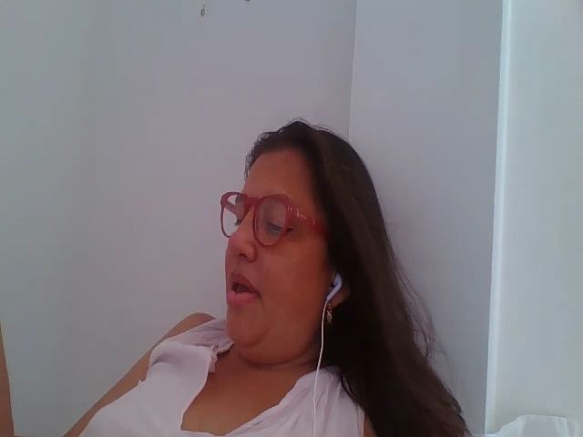 Live sex webcam photo for SweetLola01 #254538912