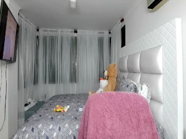 Live sex webcam photo for Einnyn_sweet #254679994