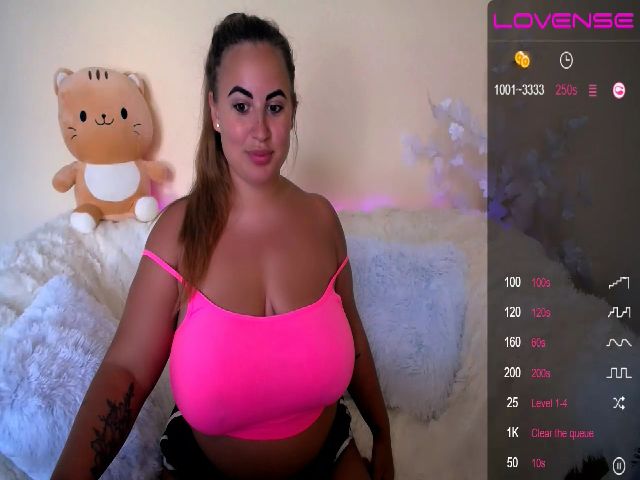 Live sex webcam photo for HarleyQuinnX_ #255327983