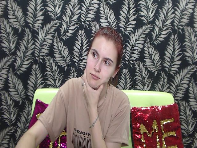 Live sex webcam photo for MollyTravis #262155716