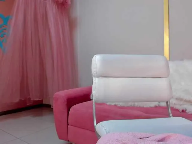 Live sex webcam photo for EllaClark #287991611