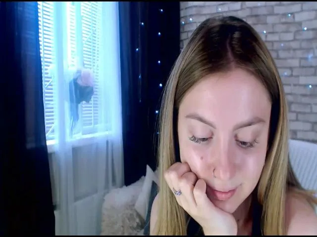 Live sex webcam photo for CumMeaRiver #252716857