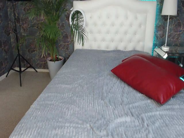 Live sex webcam photo for QueenOfFetish #264331800