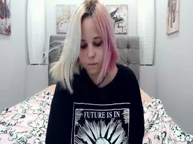 Live sex webcam photo for Helokit #255620564