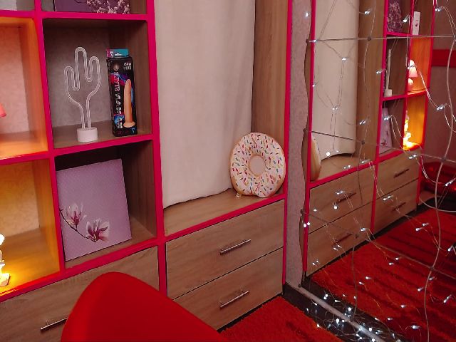 Live sex webcam photo for Blazin_Ruby #261509032