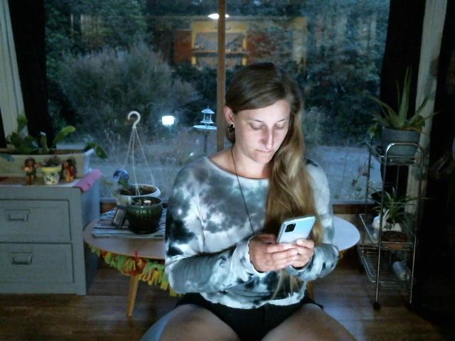 Live sex webcam photo for SuzieMoon #256154358