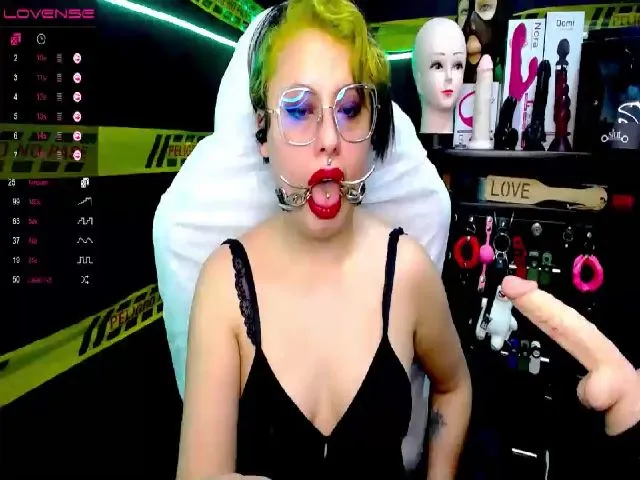 Live sex webcam photo for Rubi_slave #261174099