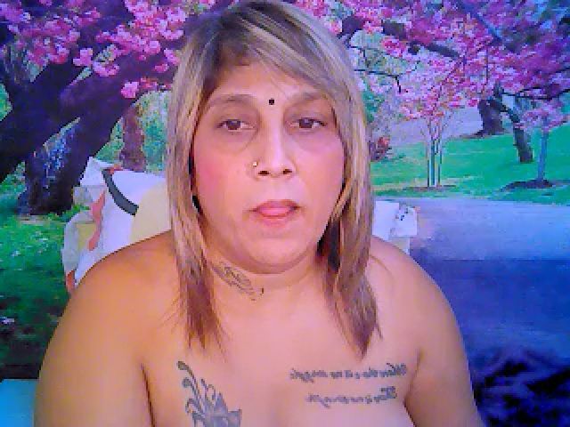 Live sex webcam photo for Roxyfoxy69 #257283144