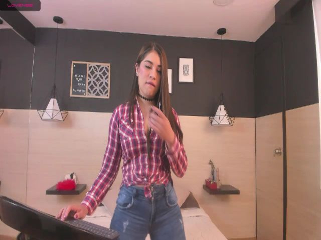 Live sex webcam photo for Sandybenson_ #254777256