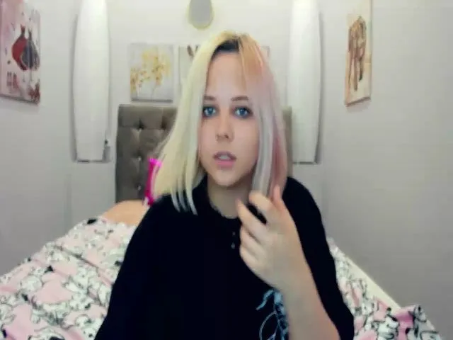 Live sex webcam photo for Helokit #262008350