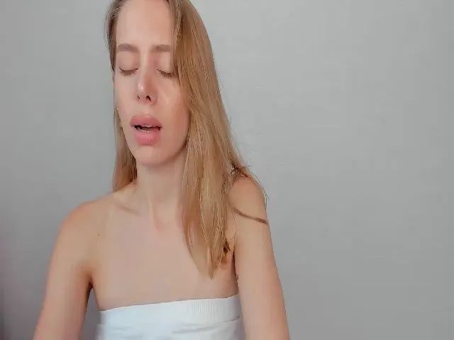 Live sex webcam photo for WowAlina_ #255062886