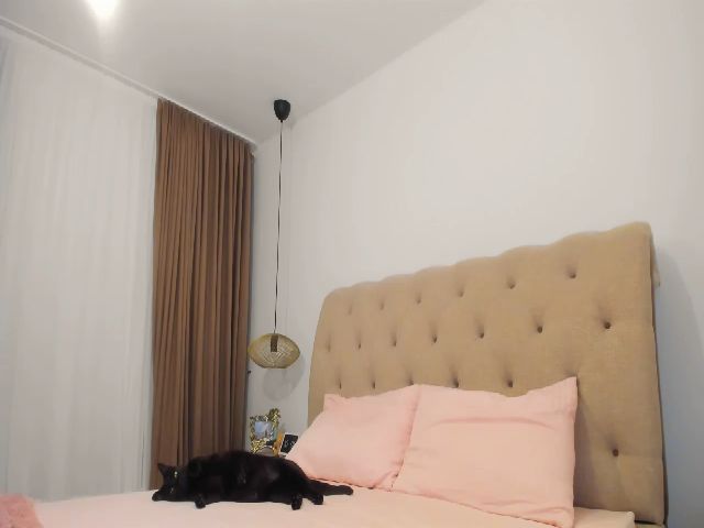 Live sex webcam photo for call_me_em #254052617