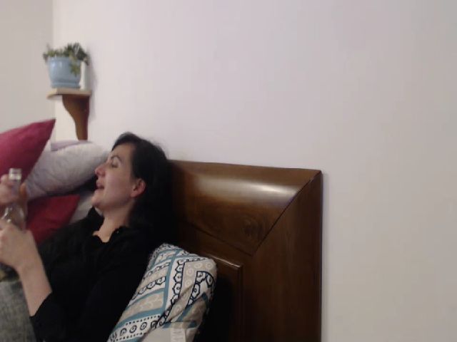 Live sex webcam photo for isabellazee2 #253635743