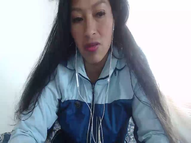 Live sex webcam photo for CHILENITAHOT #253118567