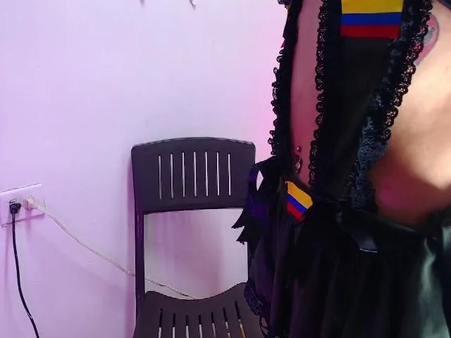 Live sex webcam photo for Nataliadiaz #256657942