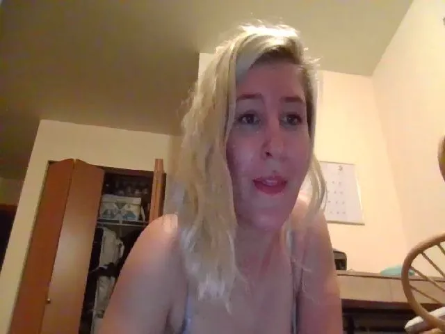 Live sex webcam photo for Rosie1996 #265383267