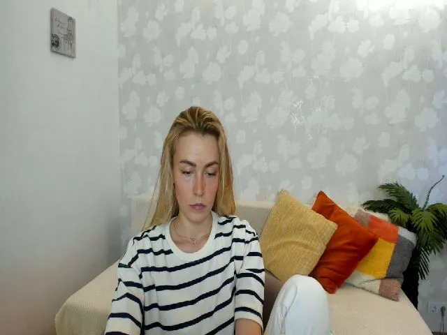 Live sex webcam photo for MissisRexa #255605983