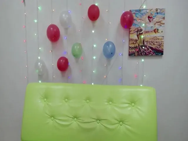 Live sex webcam photo for MollyTravis #253763990