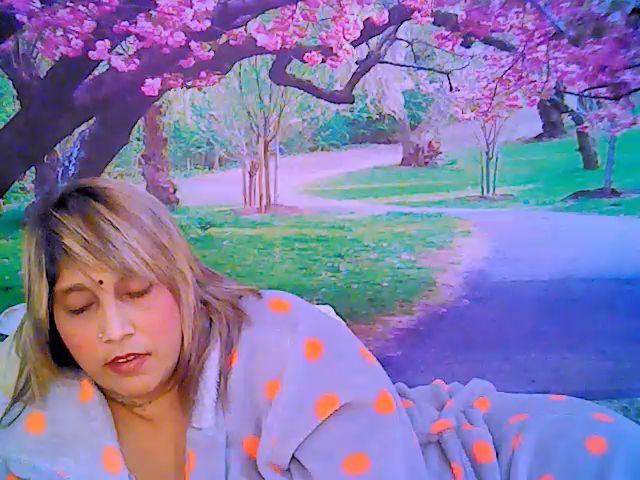 Live sex webcam photo for Roxyfoxy69 #256849319