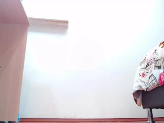 Live sex webcam photo for HANNAH_19 #253502215