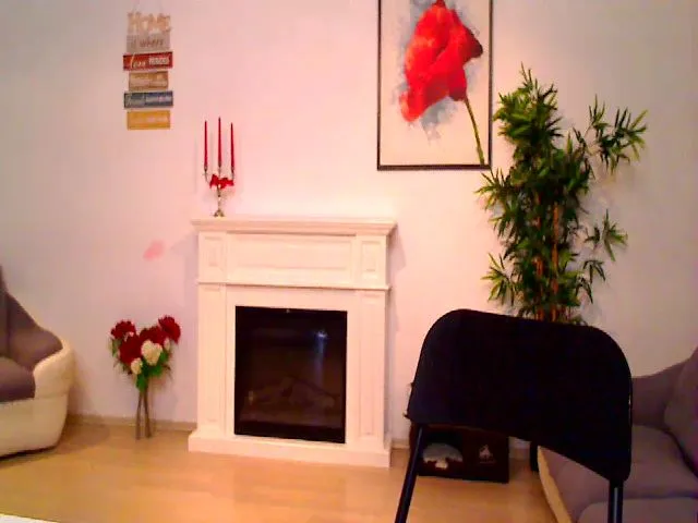 Live sex webcam photo for PoppyNaked #257386566