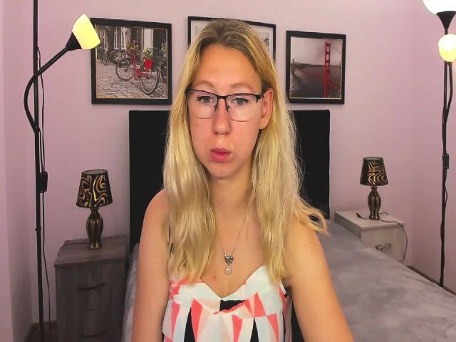 Live sex webcam photo for LizaSwan #253729180