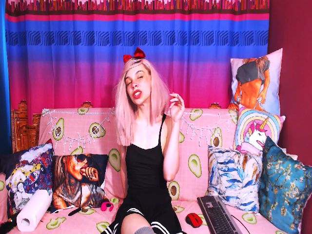 Live sex webcam photo for Lolly_Goddess #258151359