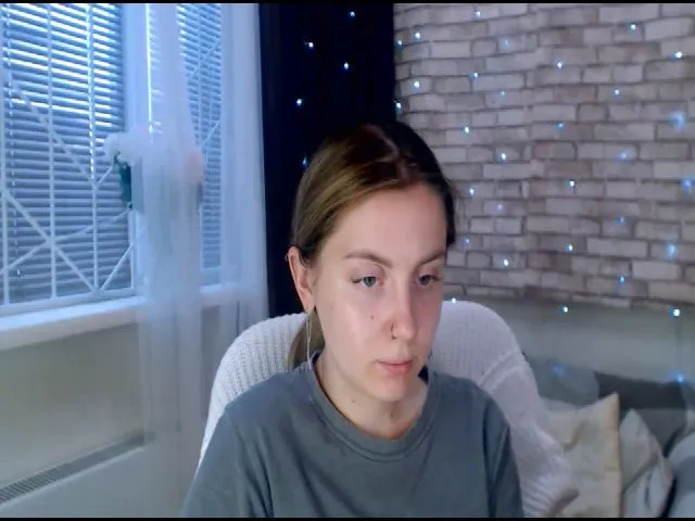 Live sex webcam photo for CumMeaRiver #253658864