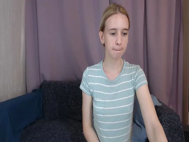 Live sex webcam photo for HotSwJenna #253000047