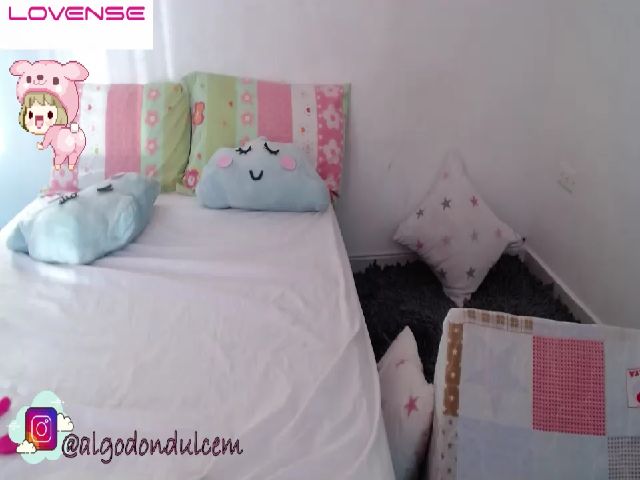 Live sex webcam photo for Em_aa #265492321