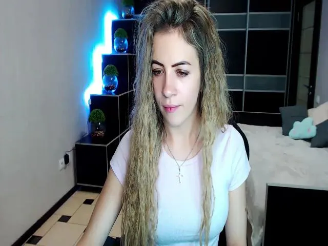 Live sex webcam photo for LannaBlue #253202839