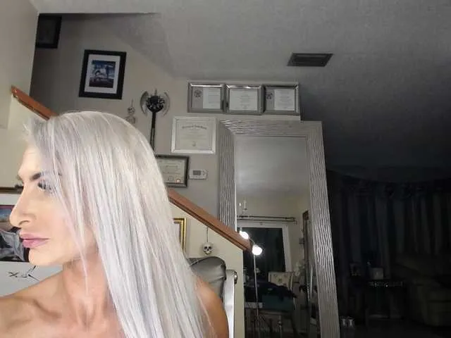 Live sex webcam photo for adrianna_fox #287953156