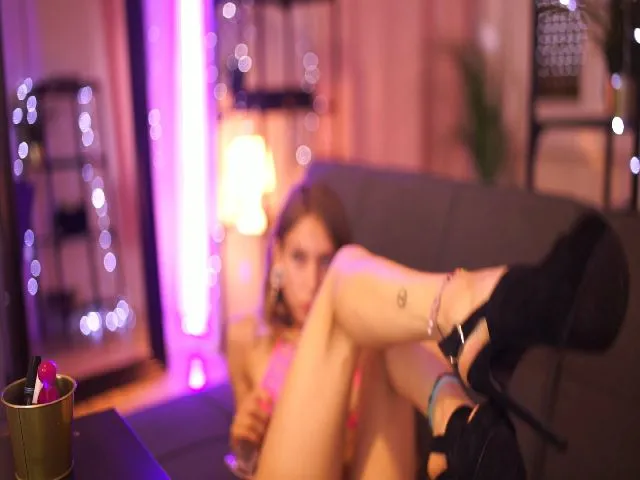 Live sex webcam photo for Poppyes #258768522
