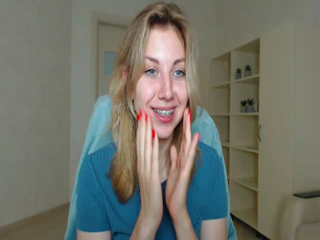 Live sex webcam photo for MollyDiamond1 #257110996