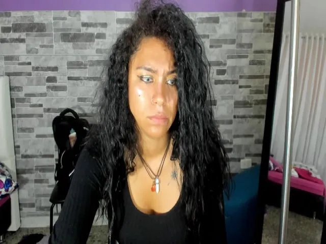 Live sex webcam photo for Vailot_cute #253826213