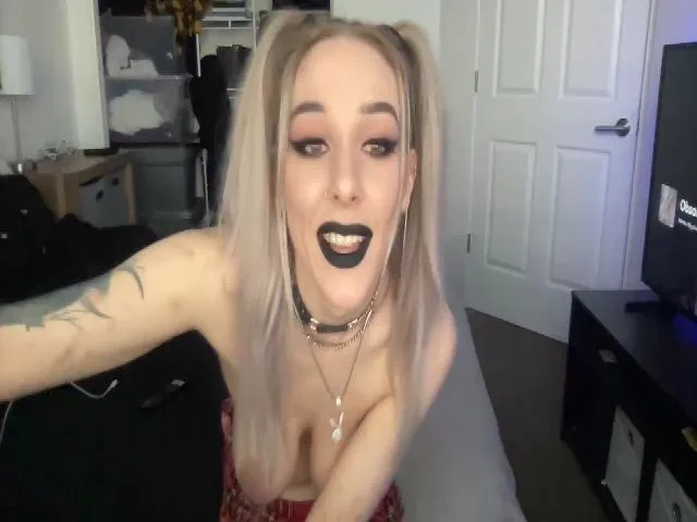 Live sex webcam photo for ItsRavenRoses #256125260