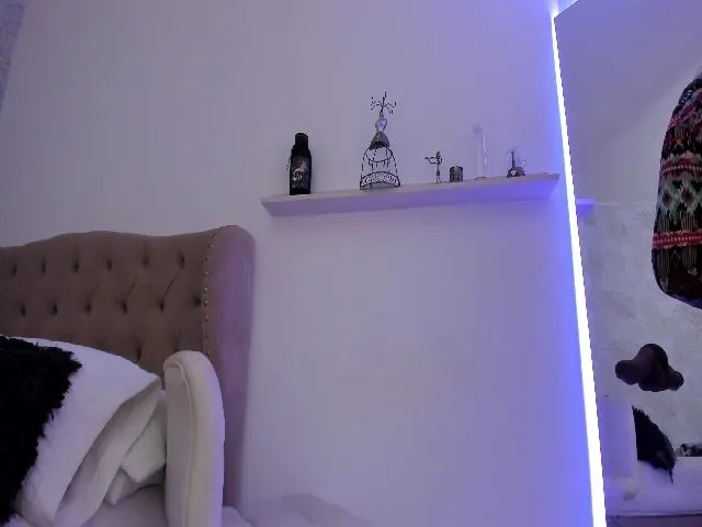 Live sex webcam photo for Gaby_T #264687750