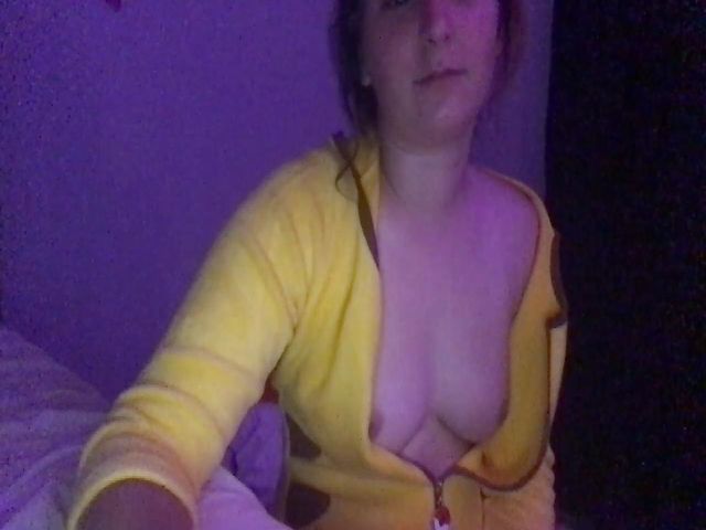 Live sex webcam photo for EmmyLove #263508614