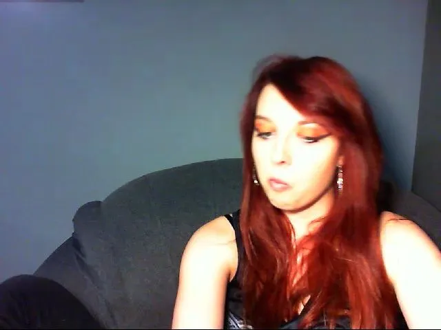 Live sex webcam photo for VirginLuna18 #263215563