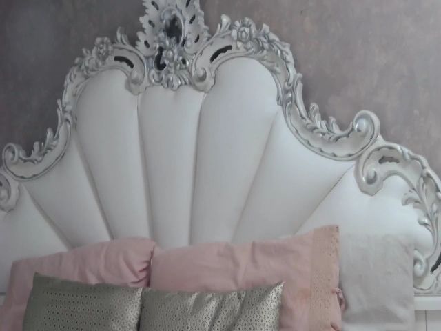 Live sex webcam photo for SoffyyHot #258298363