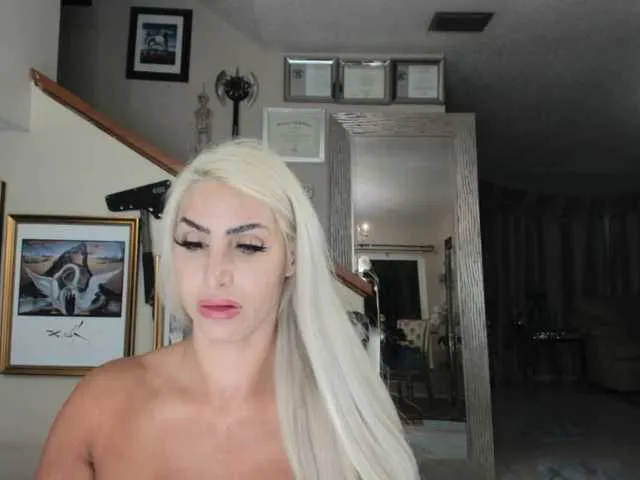 Live sex webcam photo for adrianna_fox #287953023