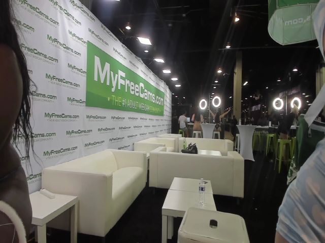 Live sex webcam photo for Selerah #254669108