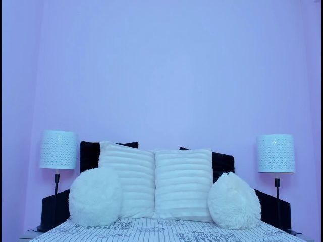 Live sex webcam photo for JuliaHayes90 #256250624