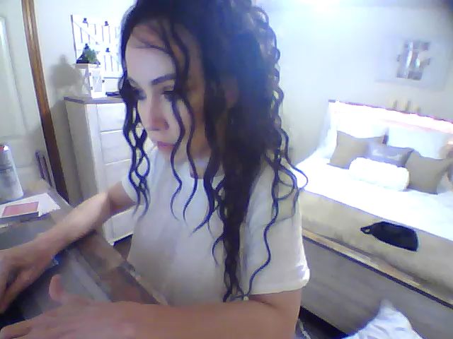 Live sex webcam photo for SweetHoney33 #264697522
