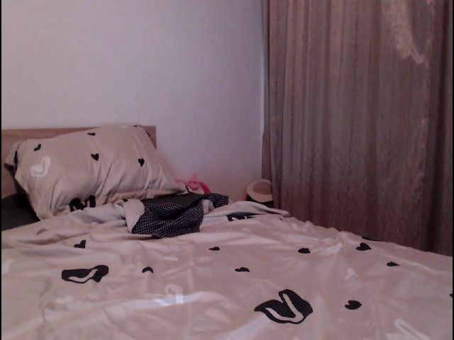 Live sex webcam photo for Emma__3 #258946684