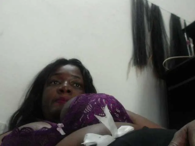 Live sex webcam photo for BigBustyBlack #241378709