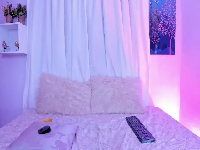 Live sex webcam photo for Aziacollens98 #254658227