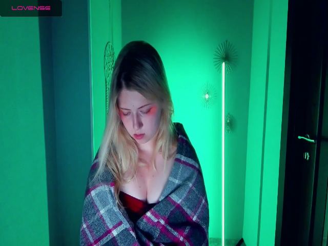 Live sex webcam photo for TinkerrBelll #252362889